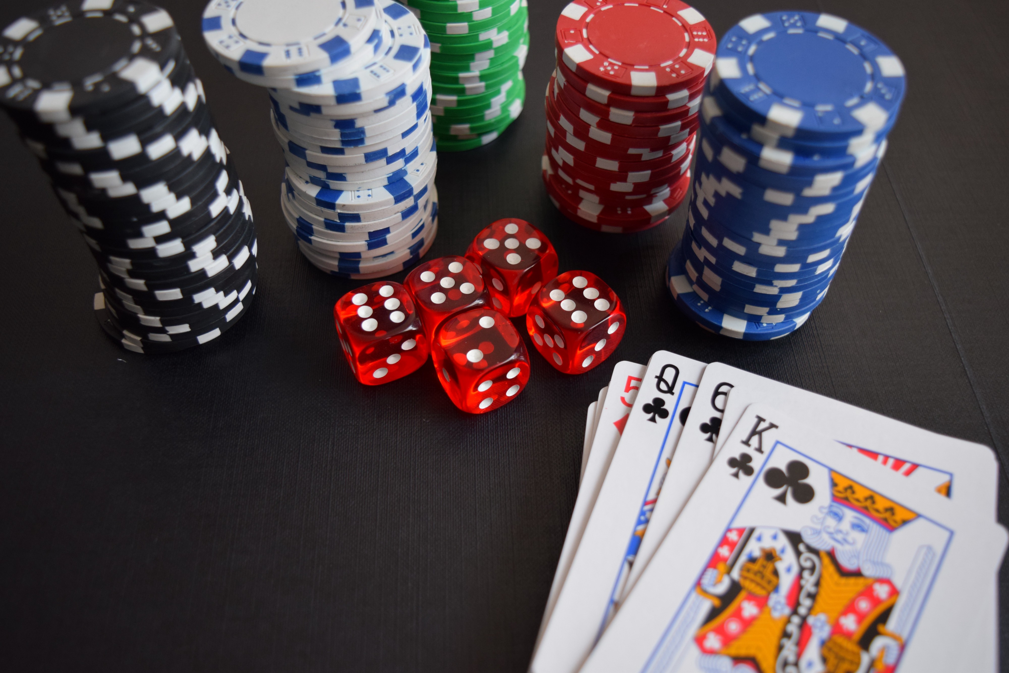 How Crucial to Choose the Trusted Sites to Play Online Casino Games?